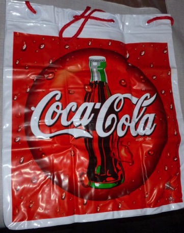 9618-5 € 3,00  coca cola tasje plastic